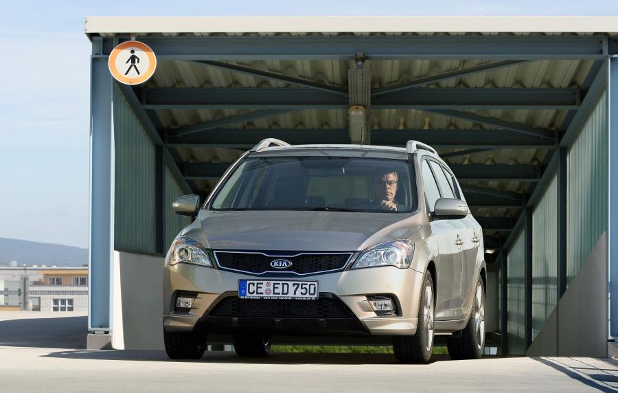  Kia cee&rsquo;d 2009 года  (фото 2 из 98)